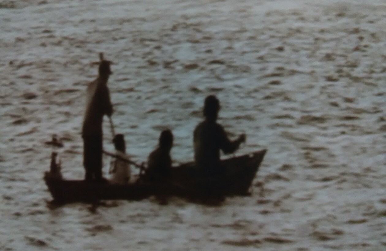 Foto Aktifitas nelayan tradisional di perairan Batam era 1970-an : © Dokumentasi Otorita Batam