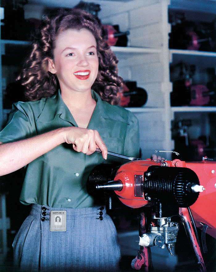 before-marilyn-monroe-norma-jeane-mortenson-photos-32-5935129d2ab1c__700